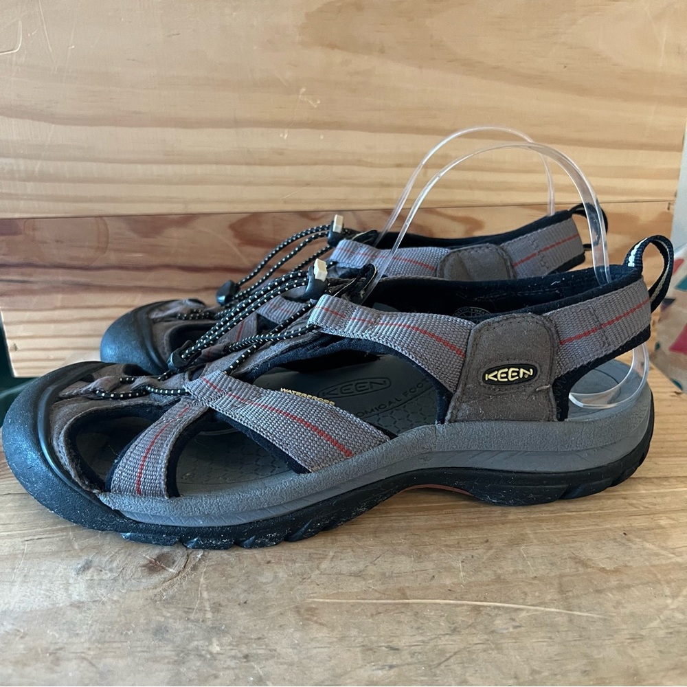 Keen Gray Venice H2 Waterproof Hiking Closed Toe Sandals Size 11 Mens - Picture 2 of 11